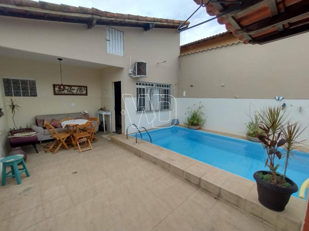 Duas casas amplas e muito confortáveis, com piscina e espaço gourmet, no 2º quarteirão da rua do Banco Itaú.