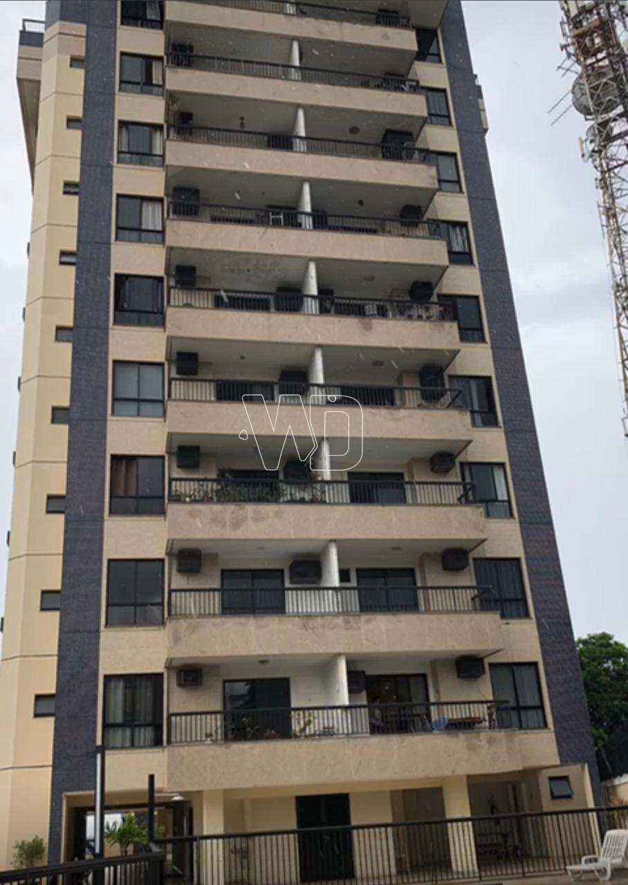Apartamento 2 qtos medindo 100m², varandão, salão amplo, dependência de empregada.