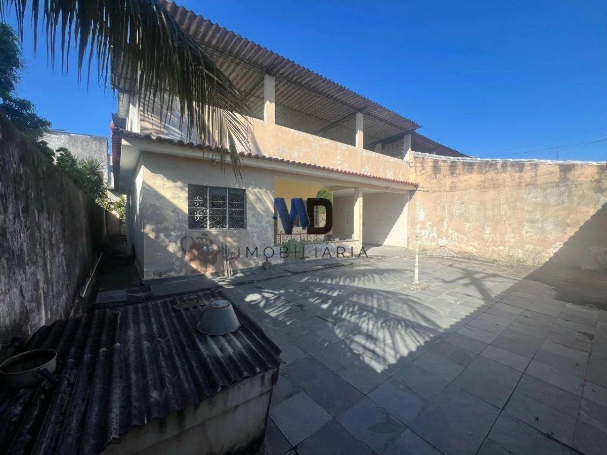 Casa à venda em Itaboraí, Centro, com 2 quartos, 200m²