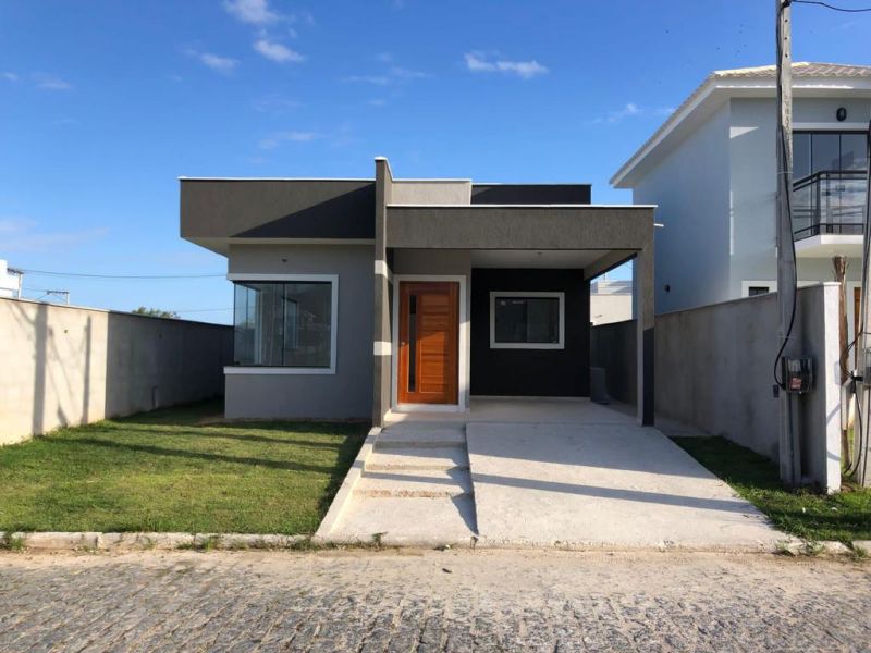 Casa com fino acabamento dentro de Condomínio fechado.