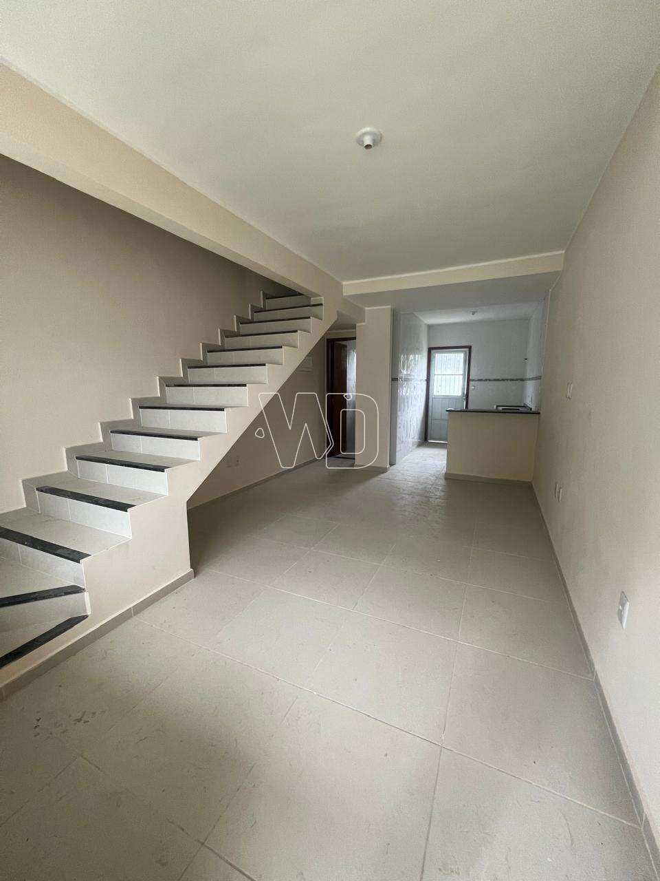 Casa duplex com quintal bem perto do Centro de Maricá