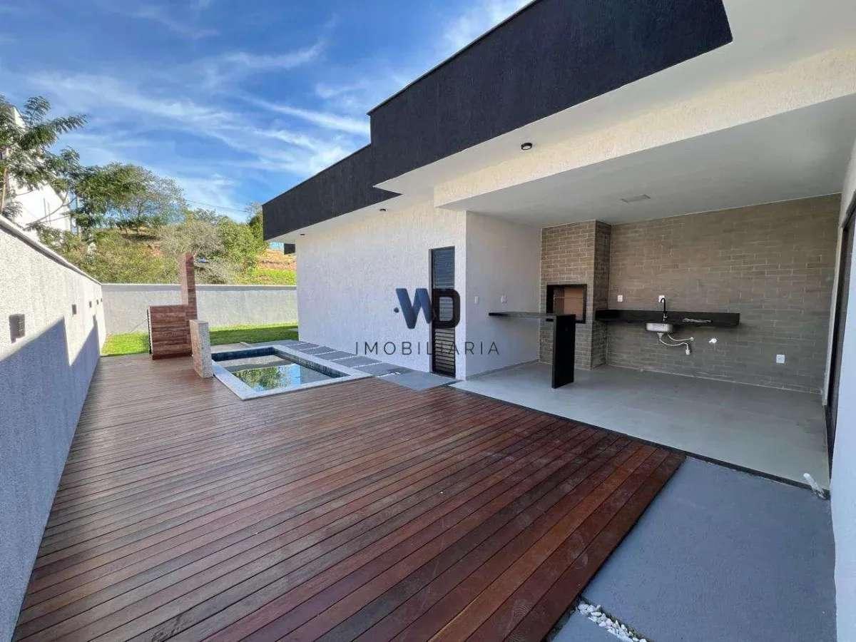 Casa em condomínio moderna dentro de condomínio em Maricá
