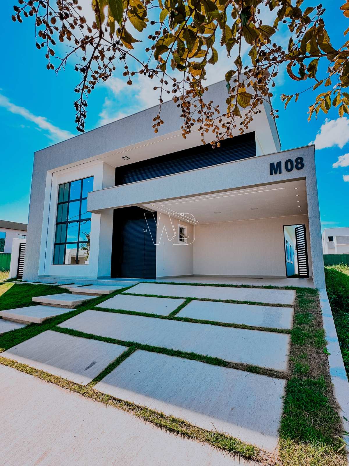 Luxo e Conforto em Alphaville Maricá: Casa com Piscina, Churrasqueira e Pé Direito Duplo — Viva o Alto Padrão que Você Merece!