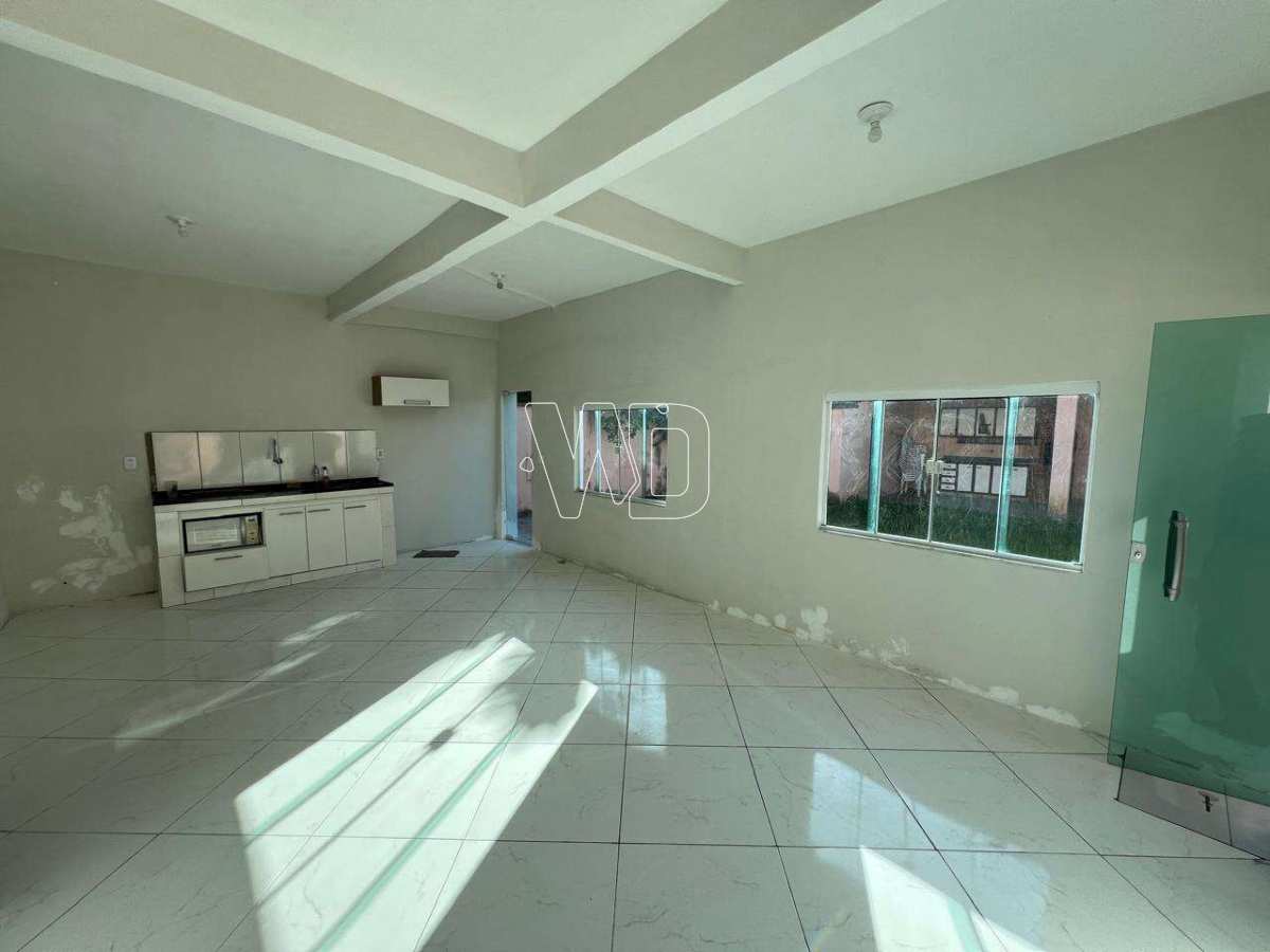 Vendo casa grande com terreno de 400m² - Aceita financiamento