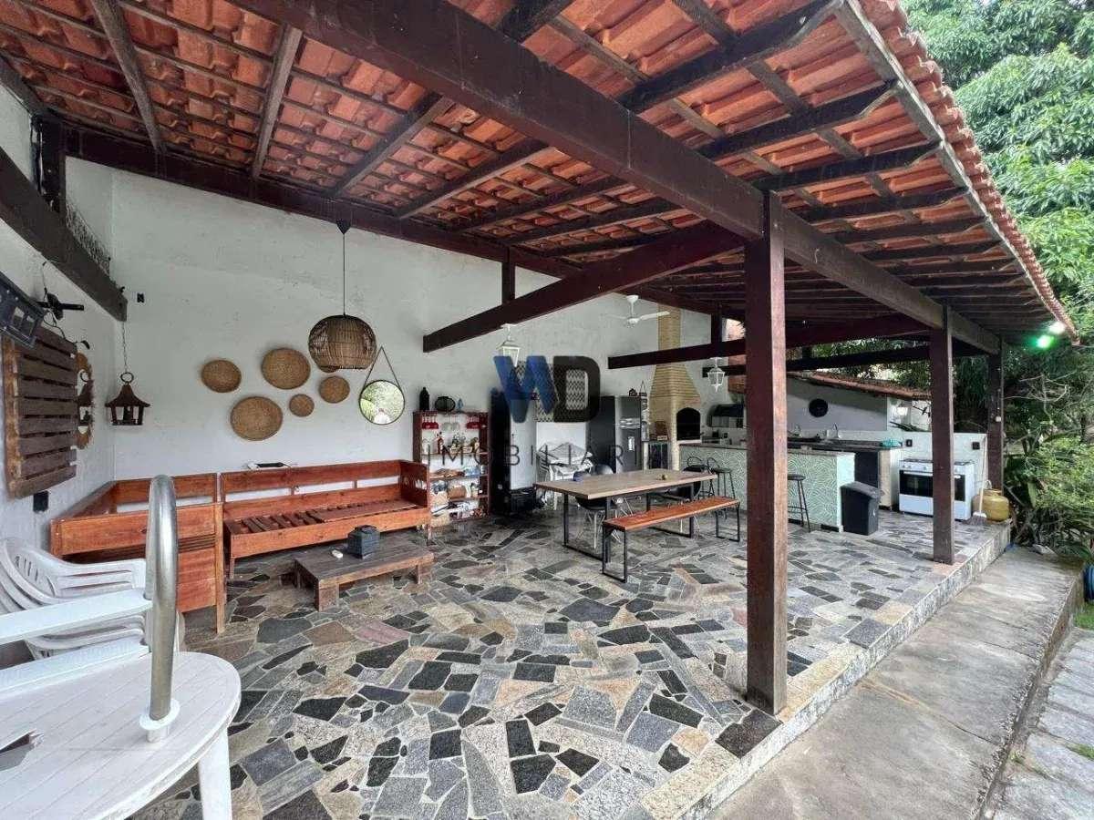 Vendo sitio mobiliado - 5 quartos - fácil acesso